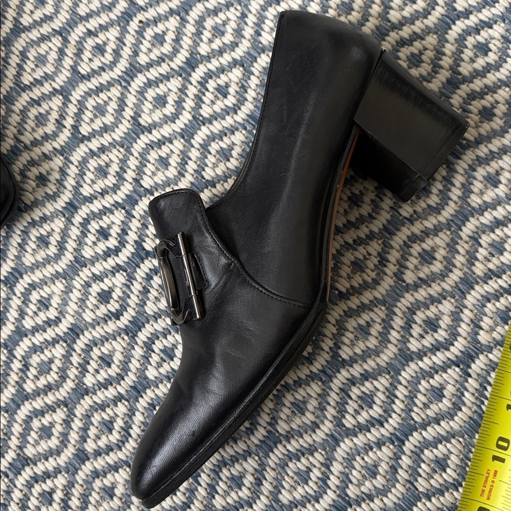 VINTAGE FERRAGAMO “Gancini” buckle leather pump - Picture 7 of 12